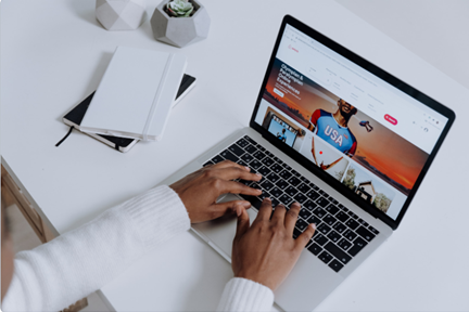 Personne qui tape sur un clavier